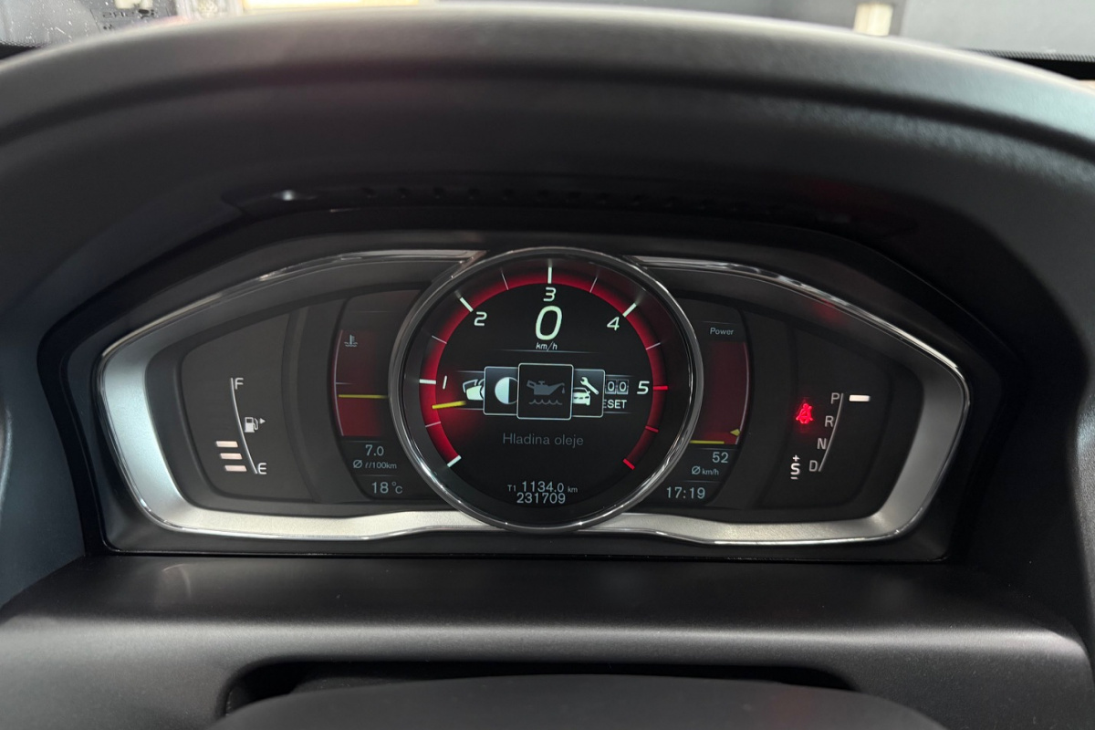 Ponuka vozidiel / Volvo XC60 2.4L D4 4x4 AUTOMAT - video