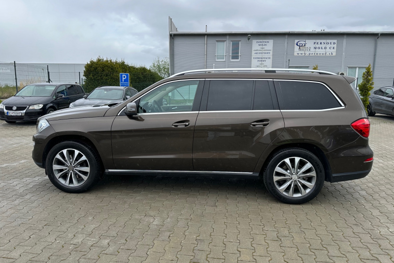  Ponuka vozidiel / Mercedes-Benz GL 350 CDI BlueTEC 4MATIC - video