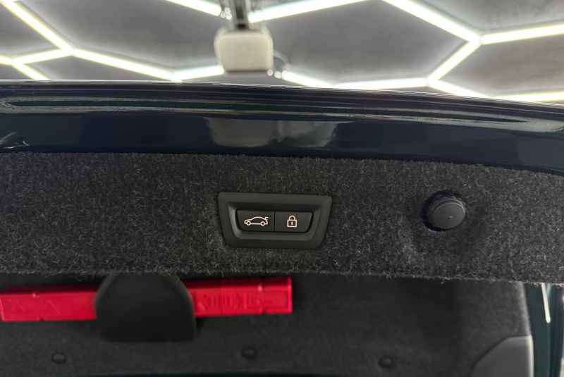  Ponuka vozidiel / BMW Rad 5 M550i xDrive A/T - video