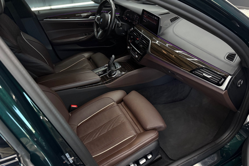  Ponuka vozidiel / BMW Rad 5 M550i xDrive A/T - video