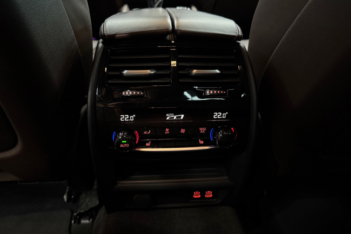 Ponuka vozidiel / BMW Rad 5 M550i xDrive A/T - video