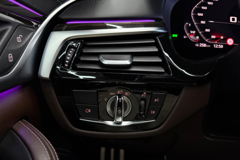  Ponuka vozidiel / BMW Rad 5 M550i xDrive A/T - video