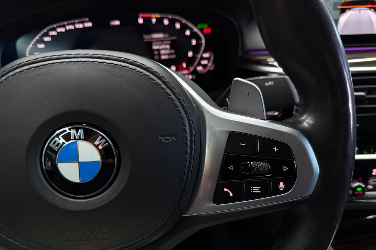 Ponuka vozidiel / BMW Rad 5 M550i xDrive A/T - video