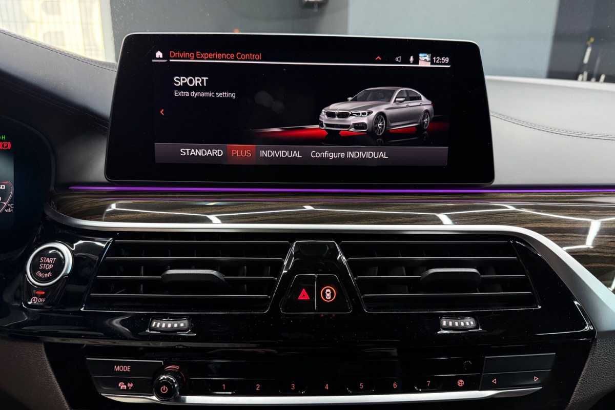 Ponuka vozidiel / BMW Rad 5 M550i xDrive A/T - video