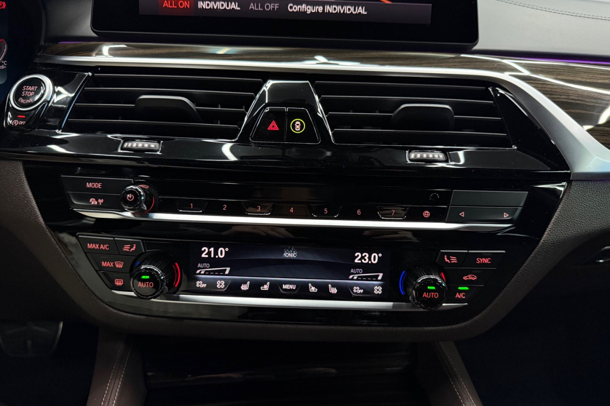 Ponuka vozidiel / BMW Rad 5 M550i xDrive A/T - video