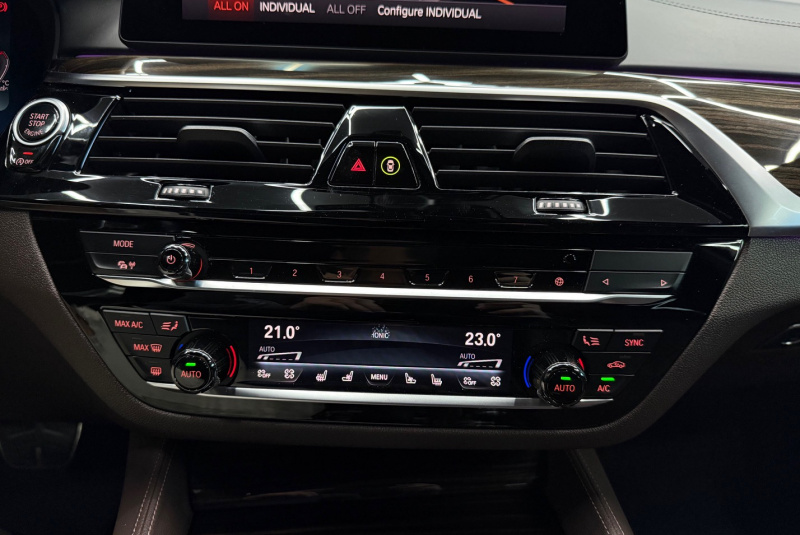  Ponuka vozidiel / BMW Rad 5 M550i xDrive A/T - video