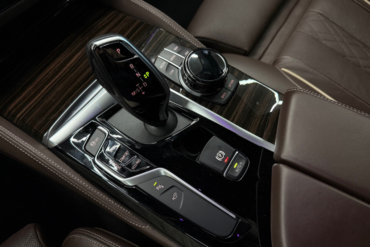 Ponuka vozidiel / BMW Rad 5 M550i xDrive A/T - video