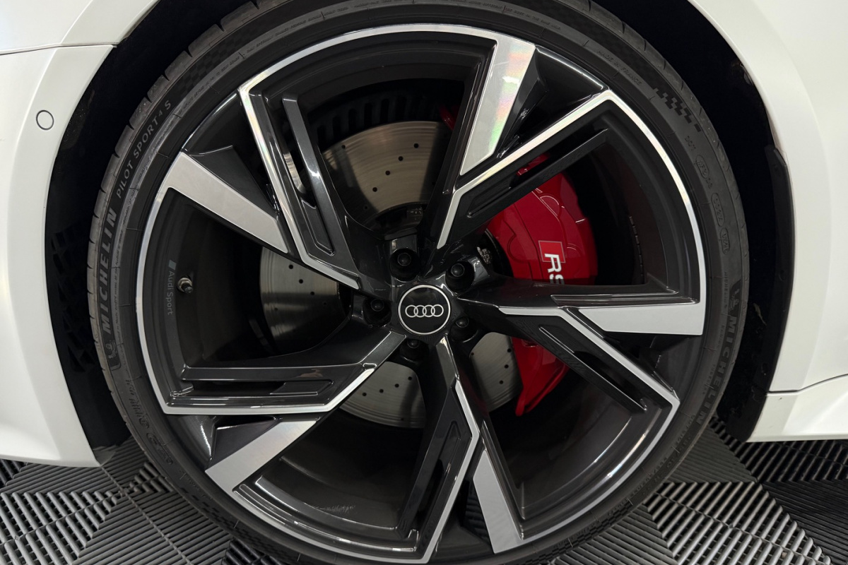 Ponuka vozidiel / Audi RS6 Avant 4.0 TFSI Quattro Full Carbon Akrapovic - video