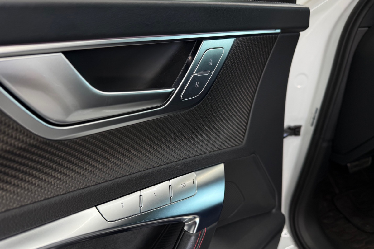 Ponuka vozidiel / Audi RS6 Avant 4.0 TFSI Quattro Full Carbon Akrapovic - video