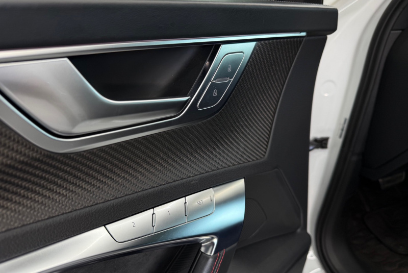  Ponuka vozidiel / Audi RS6 Avant 4.0 TFSI Quattro Full Carbon Akrapovic - video