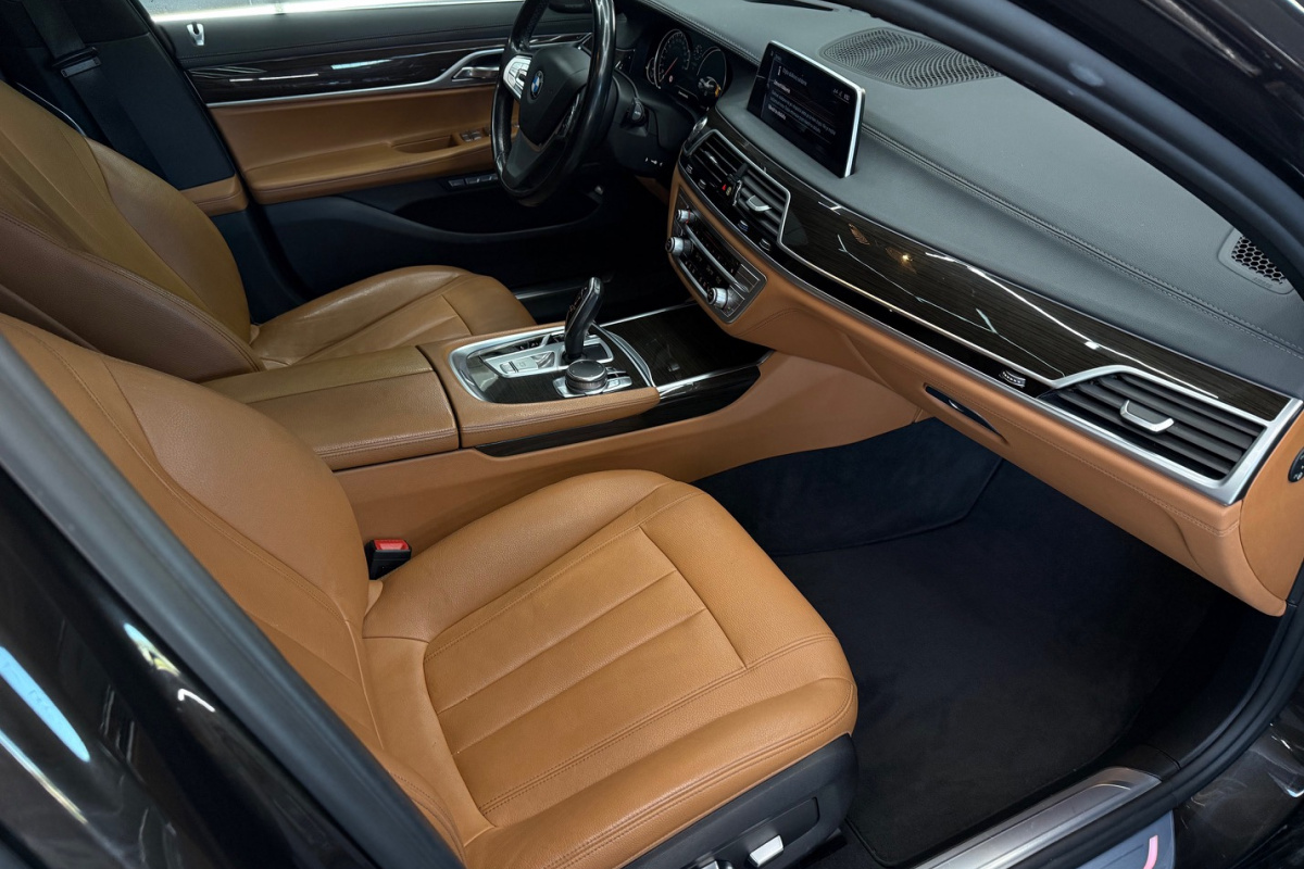 Ponuka vozidiel / BMW 730d xDrive A/T - video