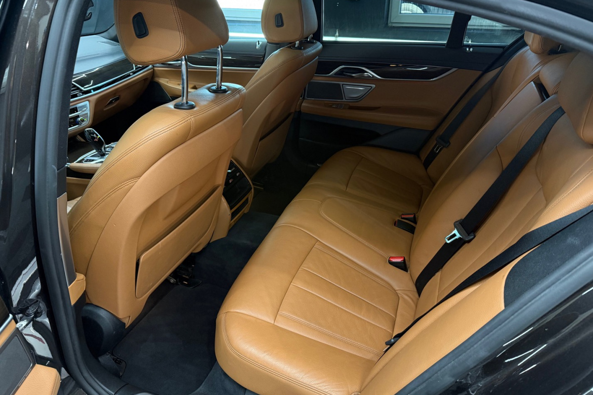 Ponuka vozidiel / BMW 730d xDrive A/T - video