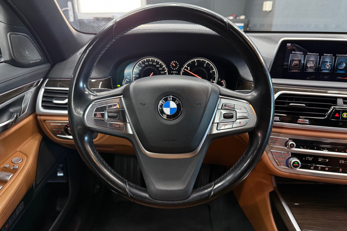 Ponuka vozidiel / BMW 730d xDrive A/T - video