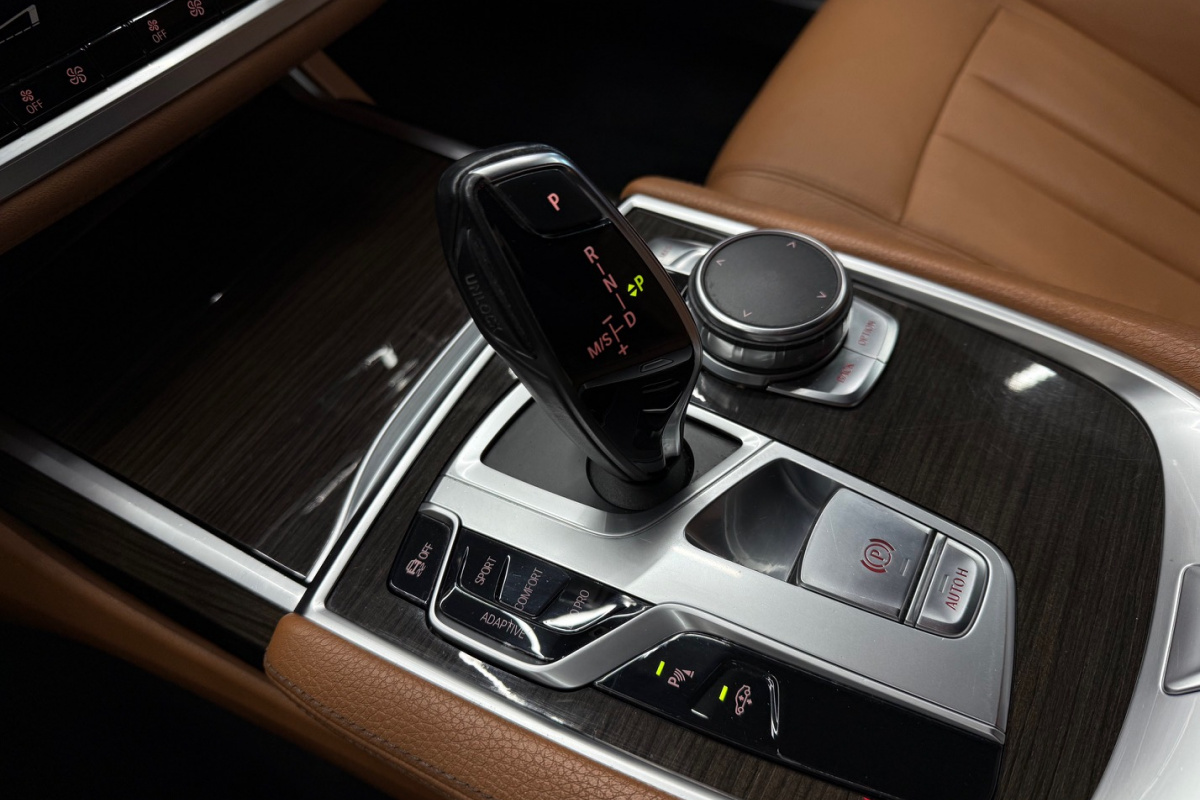 Ponuka vozidiel / BMW 730d xDrive A/T - video