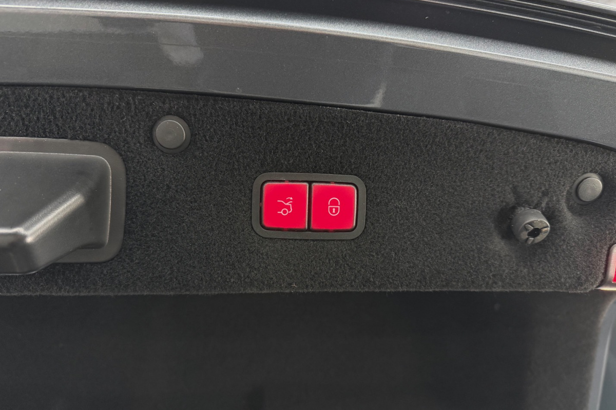 Ponuka vozidiel / Mercedes-Benz S trieda Kupé 400 4matic - video