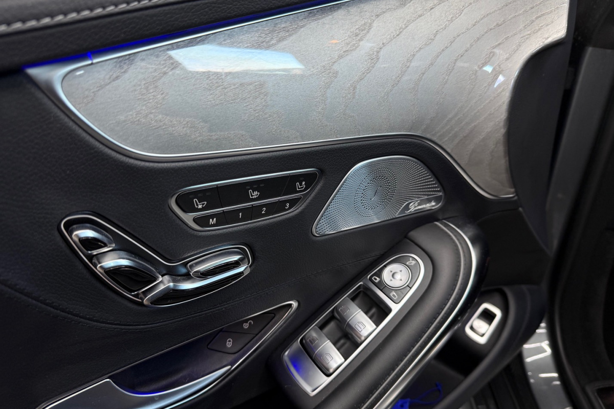 Ponuka vozidiel / Mercedes-Benz S trieda Kupé 400 4matic - video Ponuka vozidiel / Mercedes-Benz S trieda Kupé 400 4matic - video