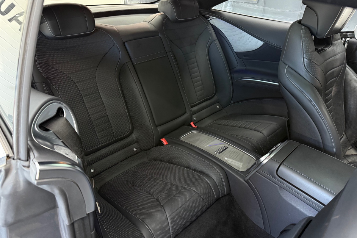 Ponuka vozidiel / Mercedes-Benz S trieda Kupé 400 4matic - video