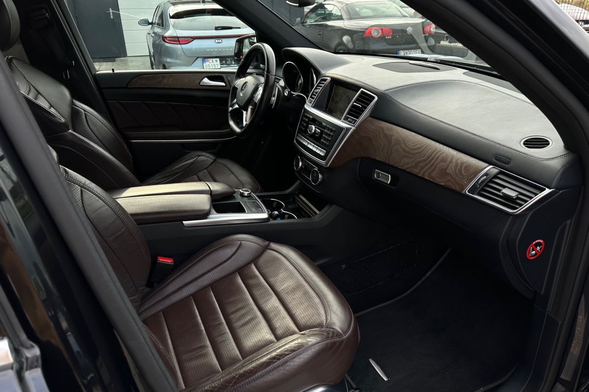 Ponuka vozidiel / Mercedes-Benz GL 63 AMG 4MATIC - video Ponuka vozidiel / Mercedes-Benz GL 63 AMG 4MATIC - video