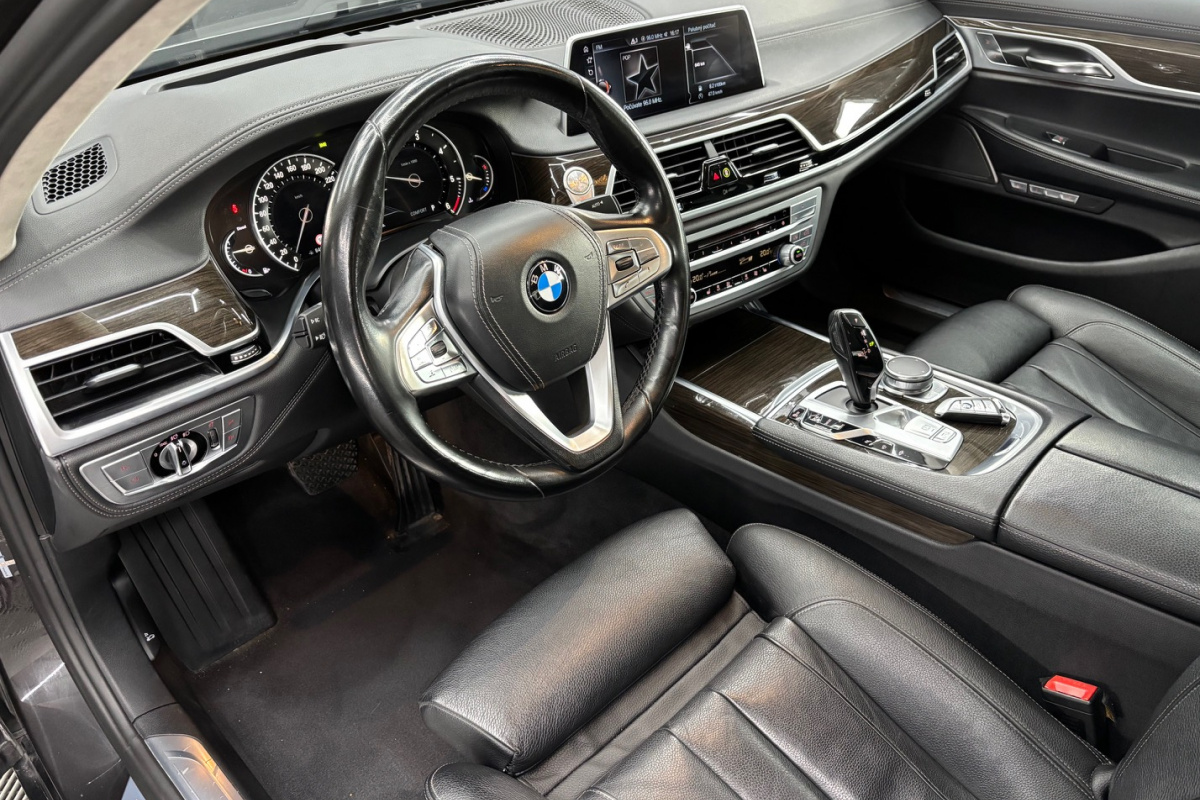 Ponuka vozidiel / BMW Rad 7 730d A/T - video