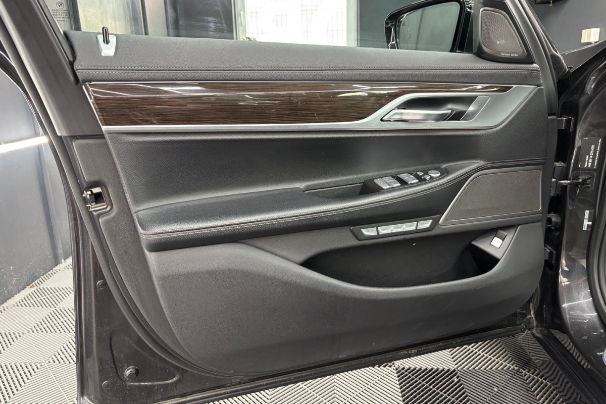 Ponuka vozidiel / BMW Rad 7 730d A/T - video Ponuka vozidiel / BMW Rad 7 730d A/T - video
