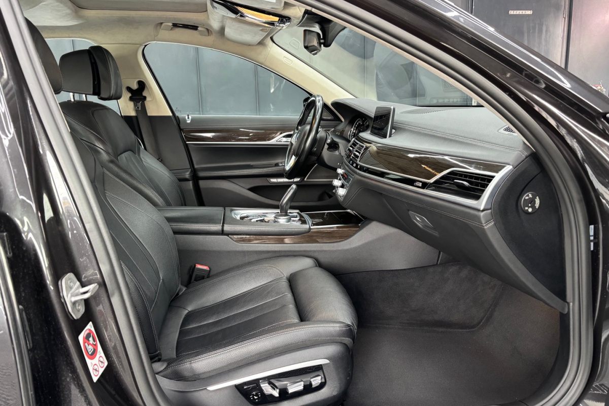 Ponuka vozidiel / BMW Rad 7 730d A/T - video Ponuka vozidiel / BMW Rad 7 730d A/T - video