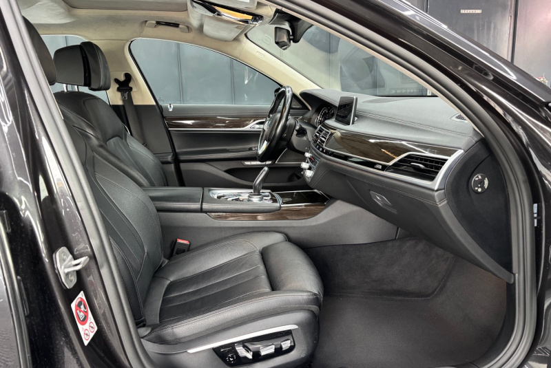  Ponuka vozidiel / BMW Rad 7 730d A/T - video
