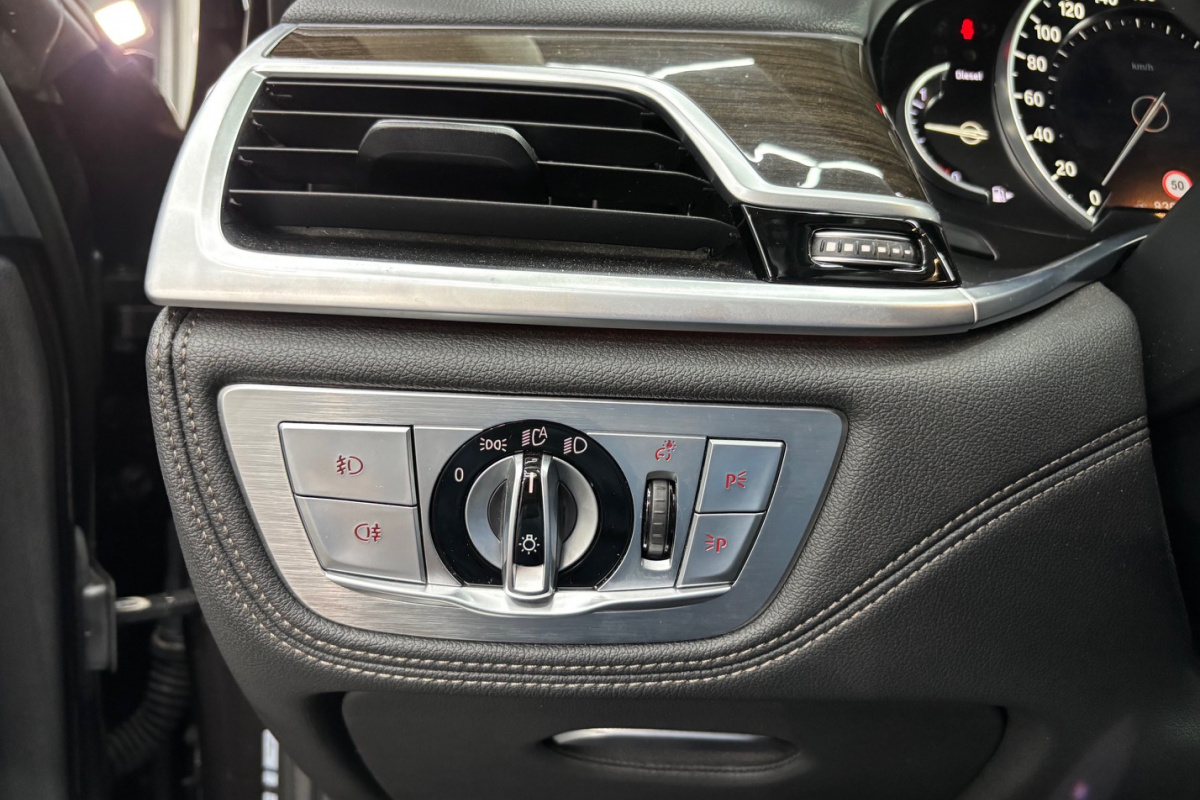 Ponuka vozidiel / BMW Rad 7 730d A/T - video Ponuka vozidiel / BMW Rad 7 730d A/T - video