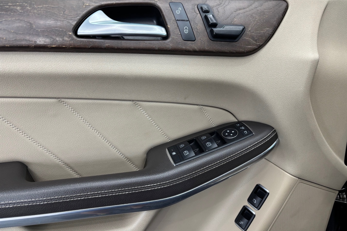 Ponuka vozidiel / Mercedes-Benz GL 350 CDI BlueTEC 4MATIC - video