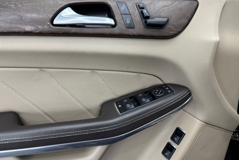  Ponuka vozidiel / Mercedes-Benz GL 350 CDI BlueTEC 4MATIC - video
