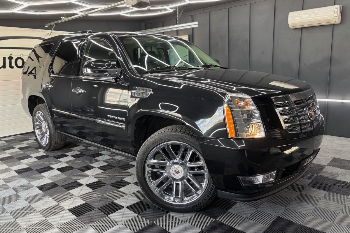 Ponuka vozidiel / Cadillac Escalade 6.2 V8 Platinum Edition A/T - video