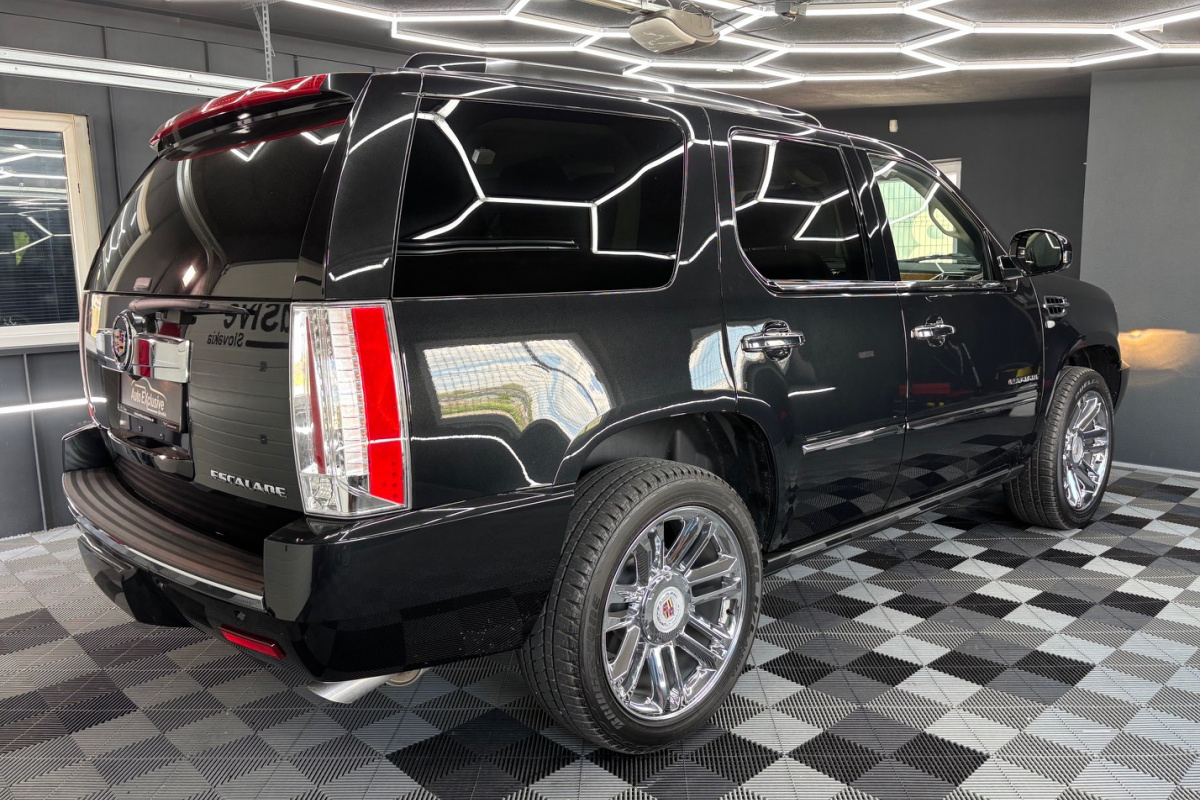 Ponuka vozidiel / Cadillac Escalade 6.2 V8 Platinum Edition A/T - video