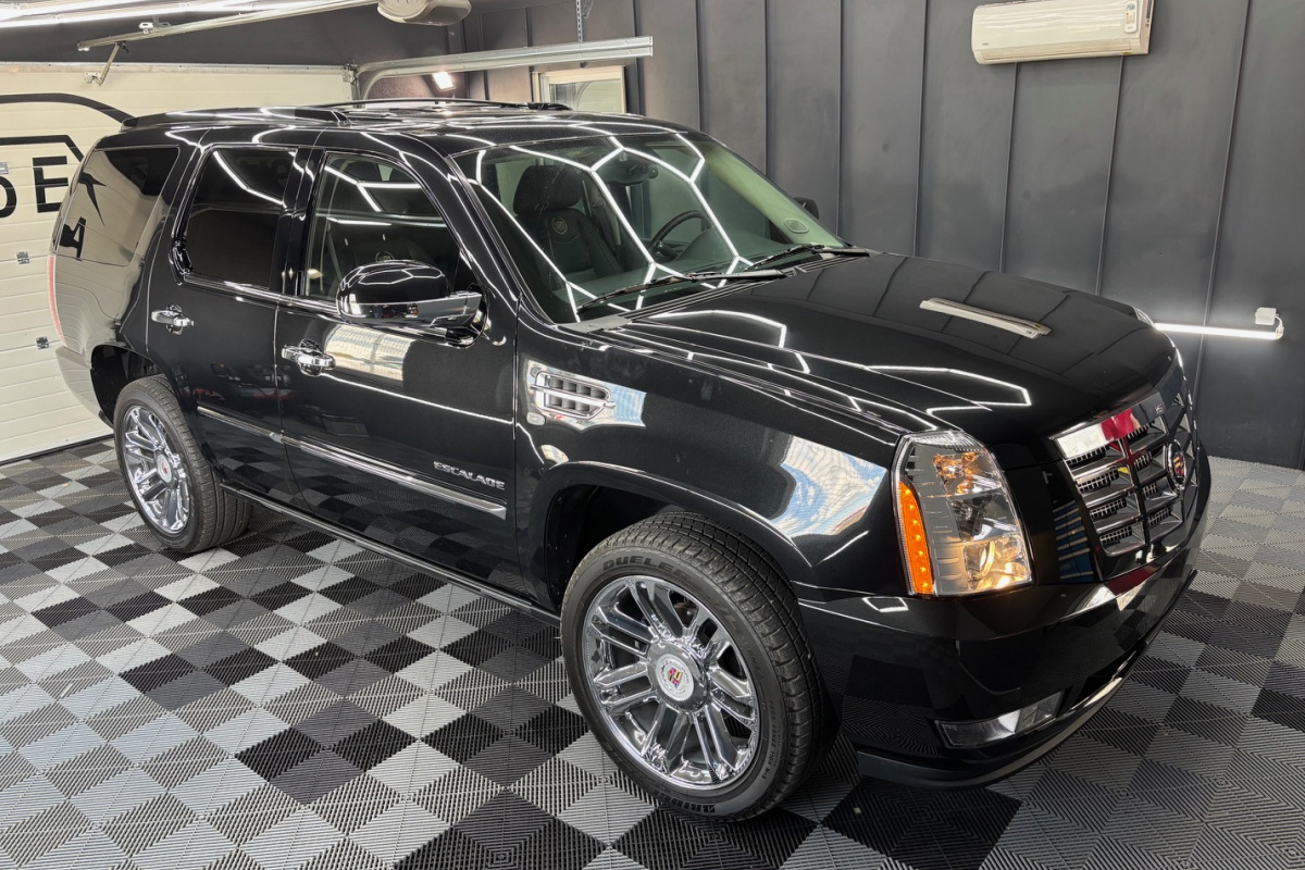 Ponuka vozidiel / Cadillac Escalade 6.2 V8 Platinum Edition A/T - video