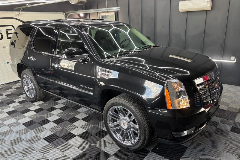  Ponuka vozidiel / Cadillac Escalade 6.2 V8 Platinum Edition A/T - video