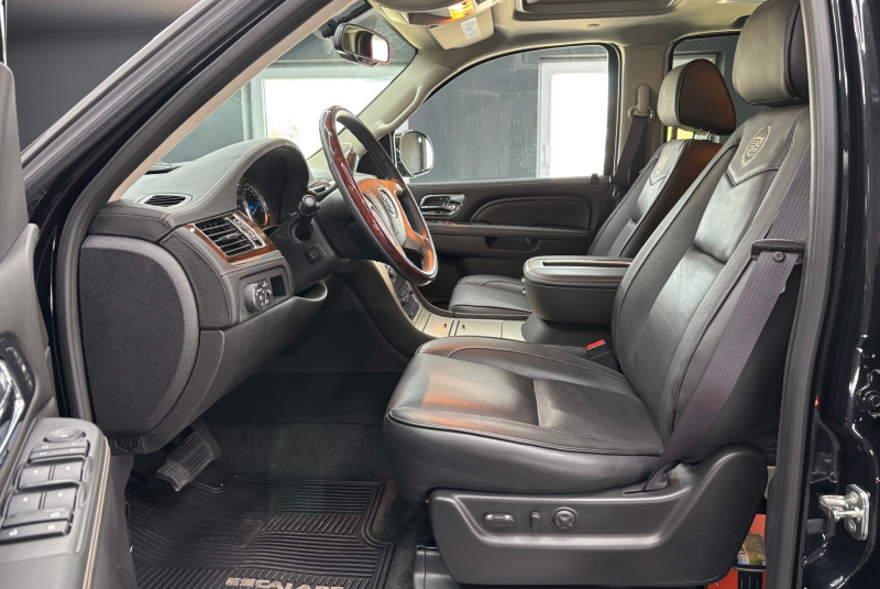  Ponuka vozidiel / Cadillac Escalade 6.2 V8 Platinum Edition A/T - video