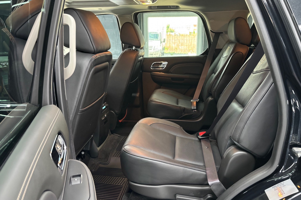 Ponuka vozidiel / Cadillac Escalade 6.2 V8 Platinum Edition A/T - video