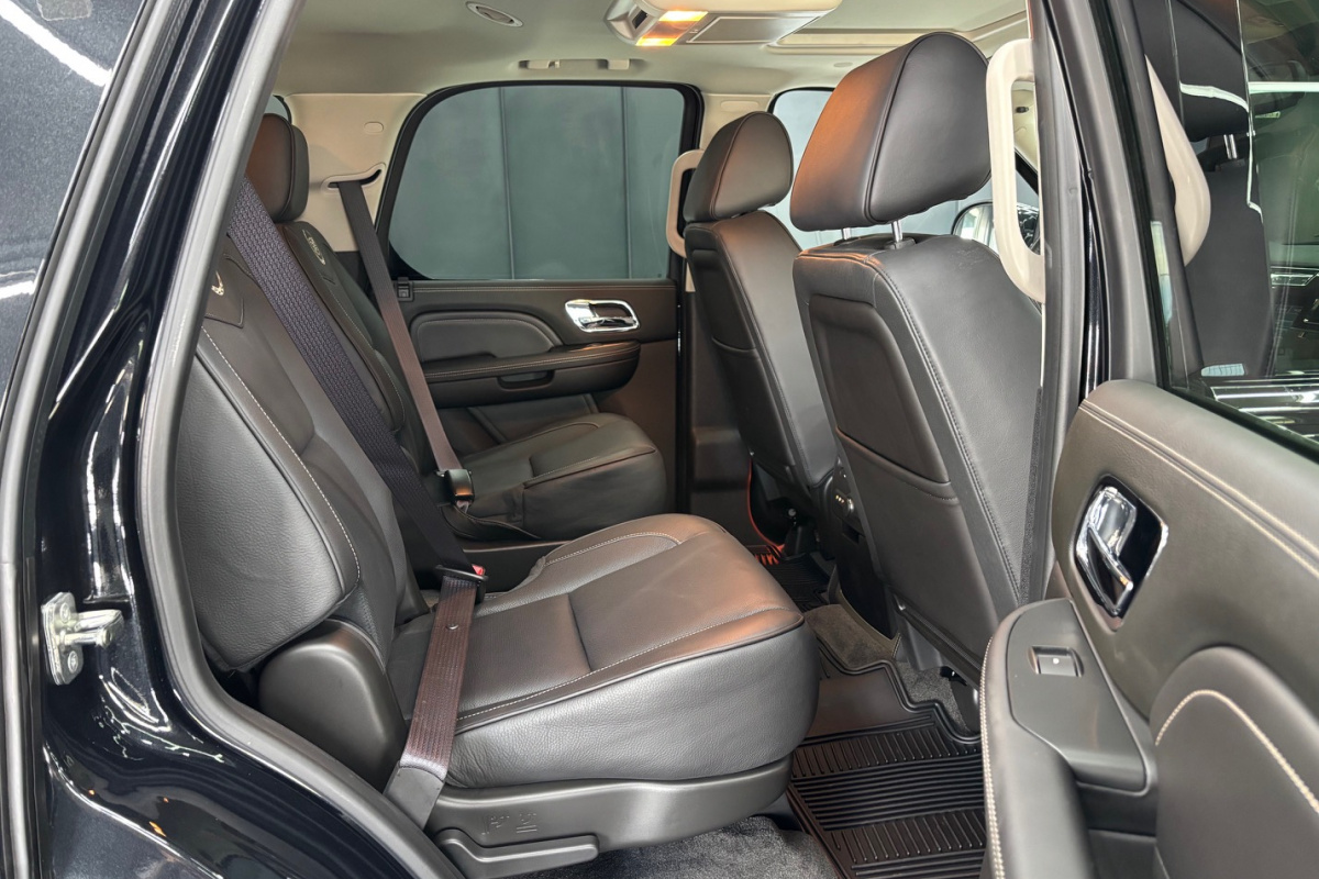 Ponuka vozidiel / Cadillac Escalade 6.2 V8 Platinum Edition A/T - video