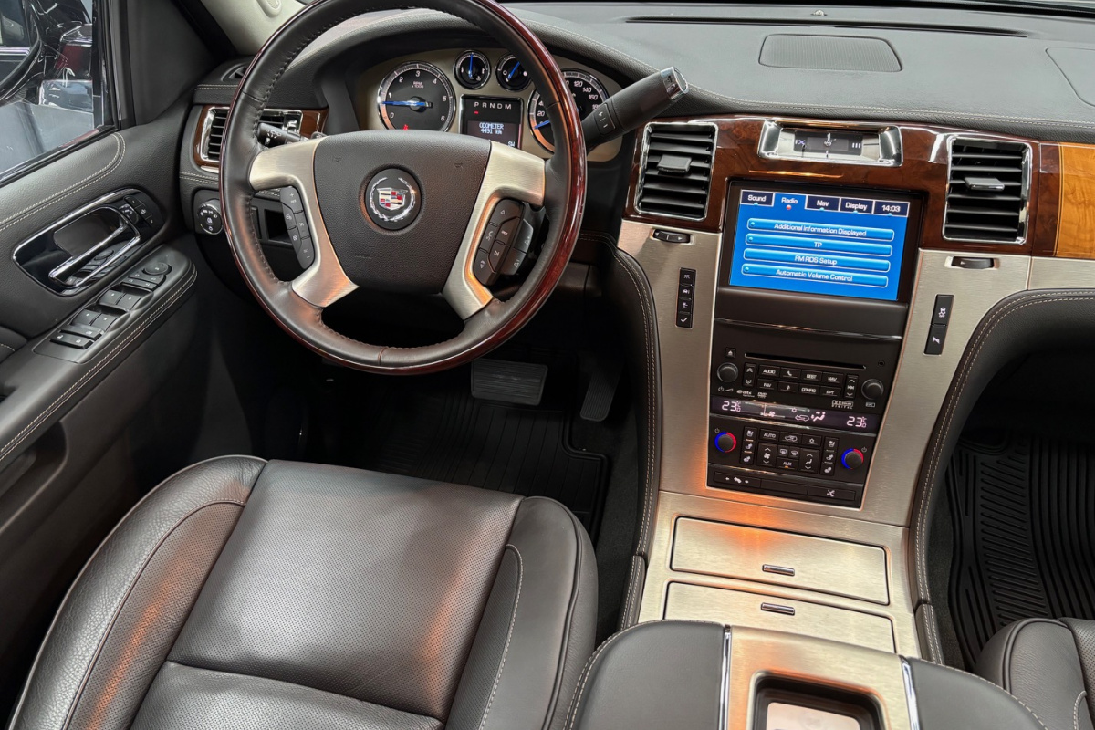 Ponuka vozidiel / Cadillac Escalade 6.2 V8 Platinum Edition A/T - video