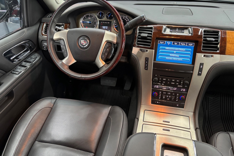  Ponuka vozidiel / Cadillac Escalade 6.2 V8 Platinum Edition A/T - video