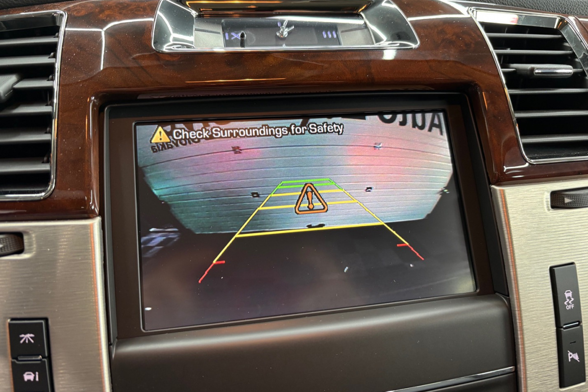 Ponuka vozidiel / Cadillac Escalade 6.2 V8 Platinum Edition A/T - video