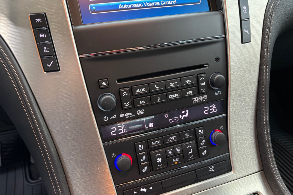 Ponuka vozidiel / Cadillac Escalade 6.2 V8 Platinum Edition A/T - video