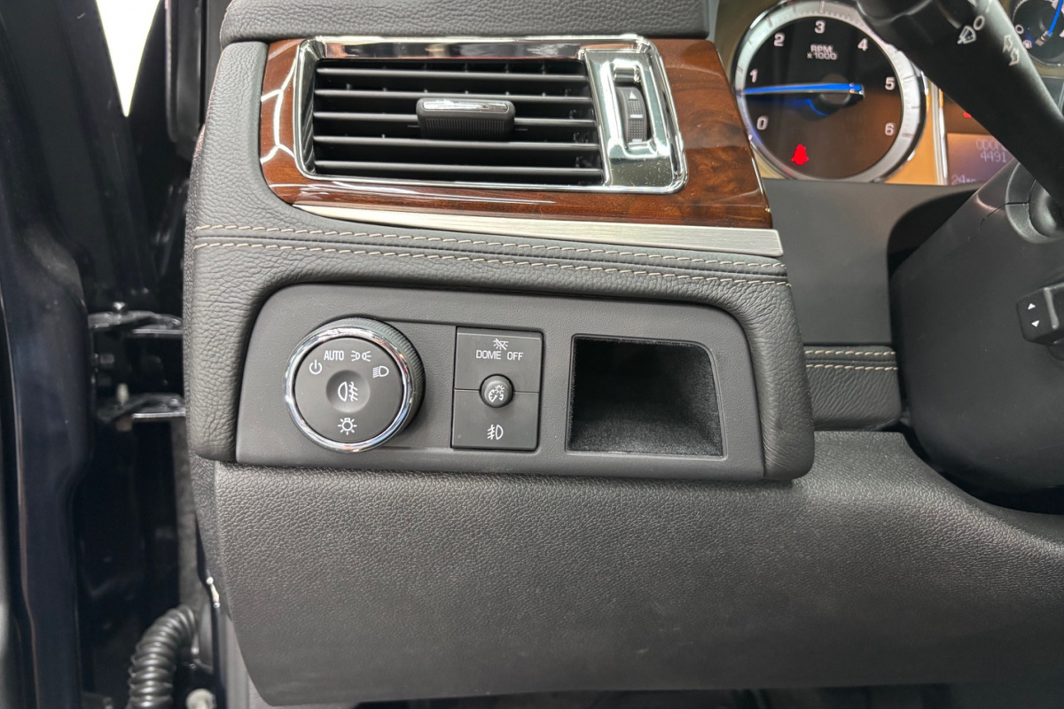 Ponuka vozidiel / Cadillac Escalade 6.2 V8 Platinum Edition A/T - video