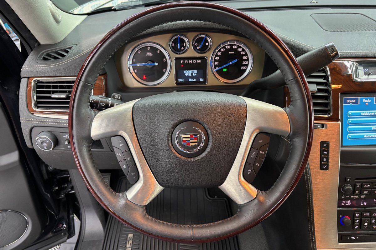 Ponuka vozidiel / Cadillac Escalade 6.2 V8 Platinum Edition A/T - video