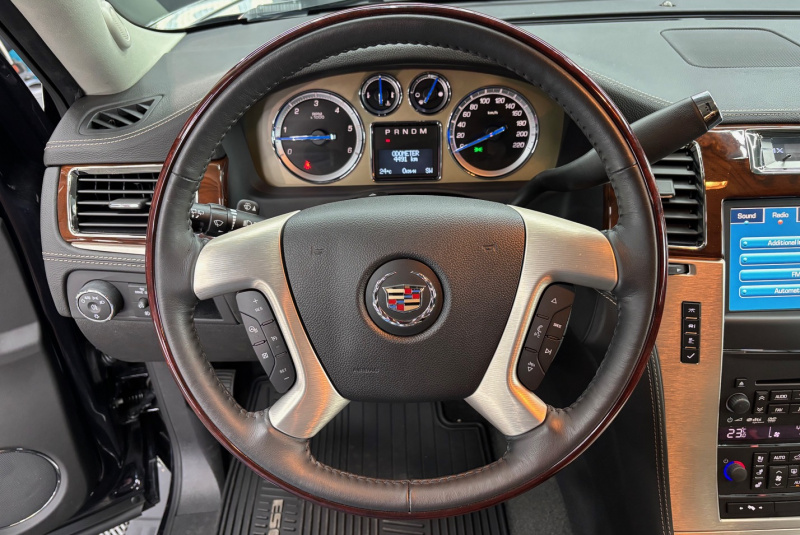  Ponuka vozidiel / Cadillac Escalade 6.2 V8 Platinum Edition A/T - video
