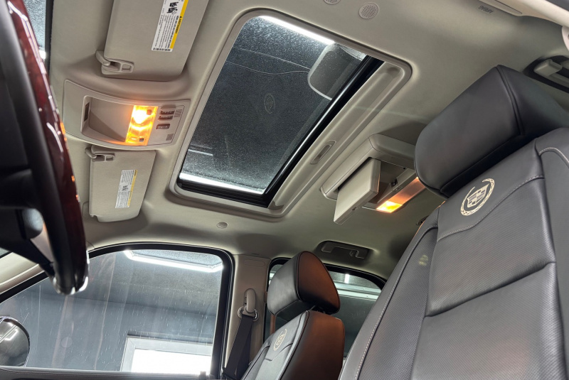  Ponuka vozidiel / Cadillac Escalade 6.2 V8 Platinum Edition A/T - video