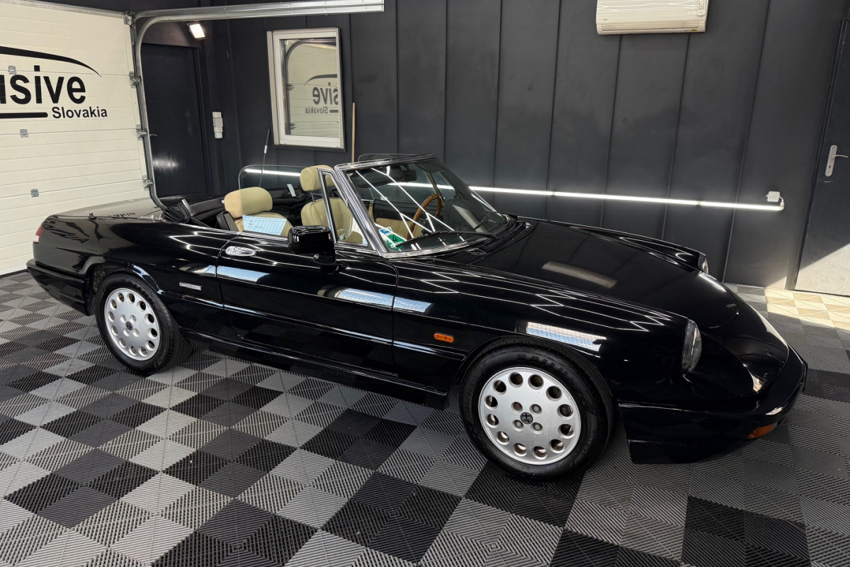 Ponuka vozidiel / Alfa Romeo Spider 2.0 - video