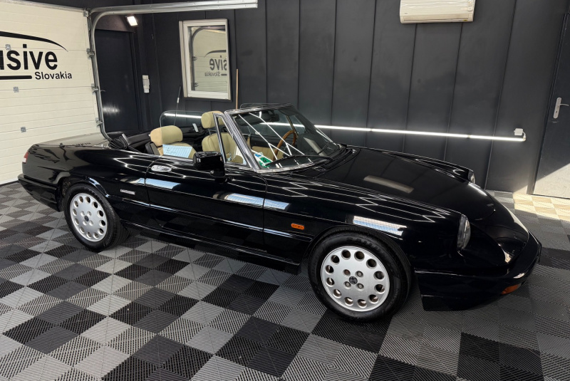  Ponuka vozidiel / Alfa Romeo Spider 2.0 - video