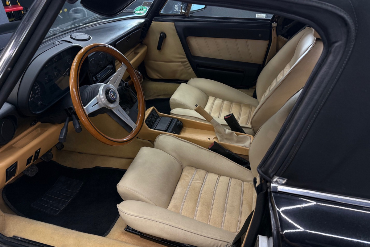 Ponuka vozidiel / Alfa Romeo Spider 2.0 - video