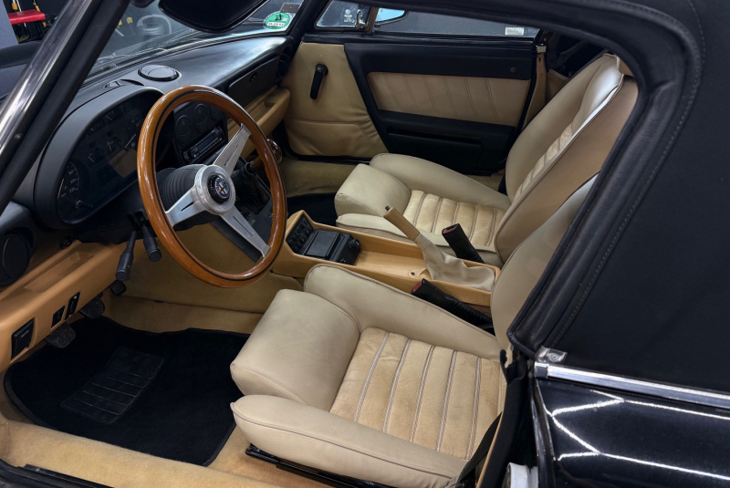 Ponuka vozidiel / Alfa Romeo Spider 2.0 - video