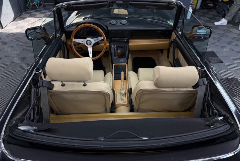  Ponuka vozidiel / Alfa Romeo Spider 2.0 - video