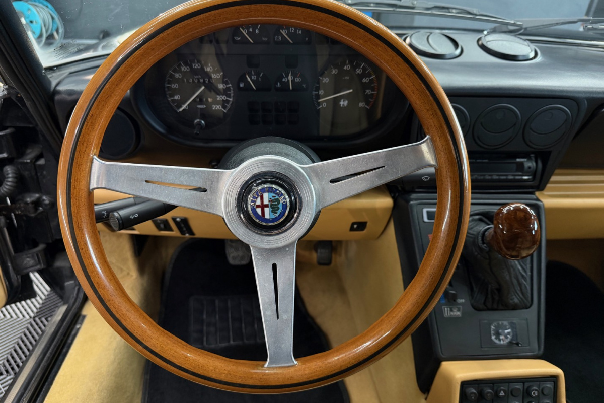 Ponuka vozidiel / Alfa Romeo Spider 2.0 - video